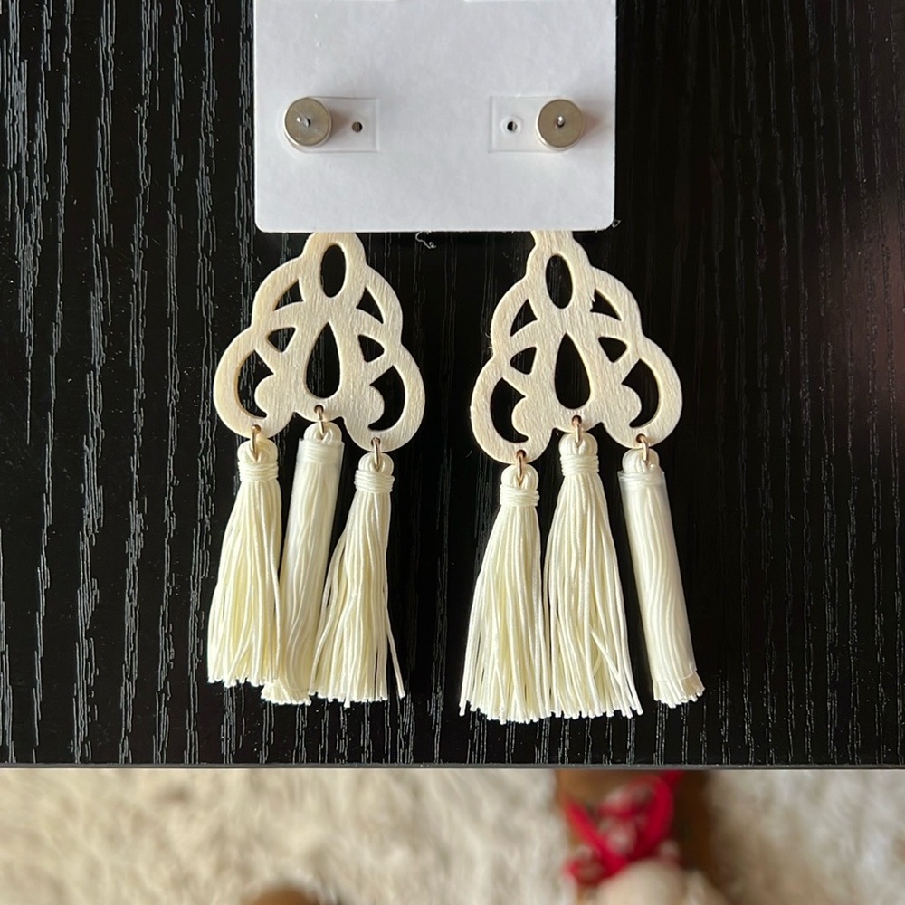 NEW Chico's No Droop Cream Tassel Earrings - Picture 3 of 4